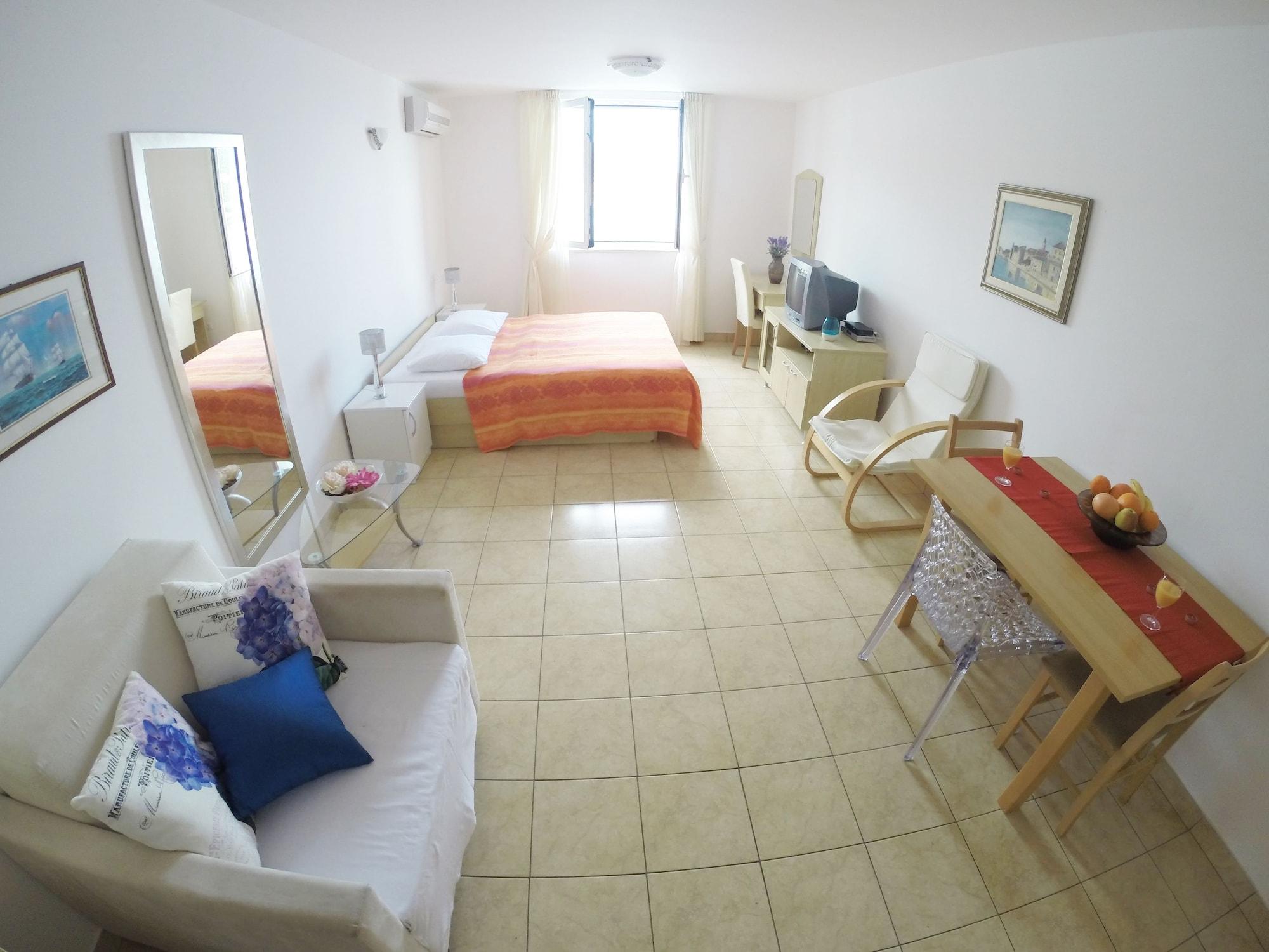 Apartments Tamarix Винерац Екстериор снимка