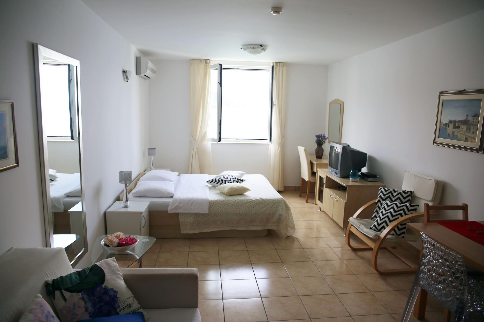 Apartments Tamarix Винерац Екстериор снимка